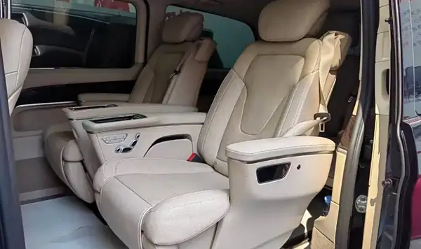 7座奔馳V內飾